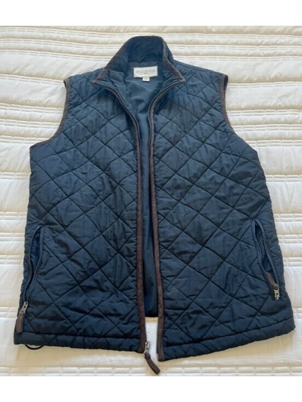 Field & Stream Black Zippered Puffer Vest Size Small (Small Tear)